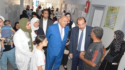 نائب وزير الصحة يتفقد مركز طبي التجمع الأول بالقاهرة الجديدة