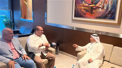 ياسر إدريس يستقبل رئيس الاتحاد الدولي لألعاب الماء استعدادا للبطولة العربية للسباحة