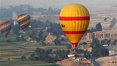 تحليق 27 رحلة بالون طائر تقل 860 سائحا في سماء الأقصر