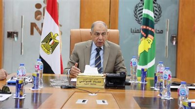 محافظ المنيا يبحث تفعيل مبادرة «بناء الإنسان» بحزمة من الأفكار غير التقليدية