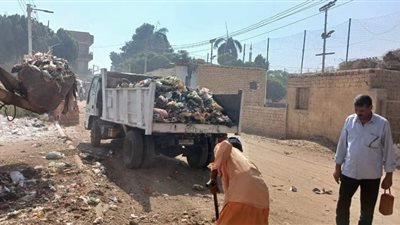 حملات مكثفة ومستمرة لإزالة المخلفات الصلبة ورفع كفاءة الإنارة بشوارع وقرى المنيا