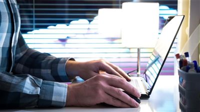 تقرير عالمي عن تدخل الذكاء الاصطناعي السلبي في وسائل الإعلام