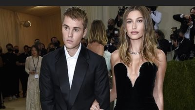 جاستن وهيلي بيبر يستقبلان طفلهما جاك بلوز