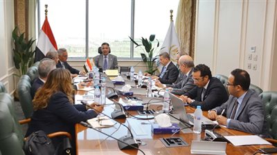 بتكلفة 2.6 مليار جنيه.. وزير التموين يبحث توطين صناعة الصوامع شرق بورسعيد