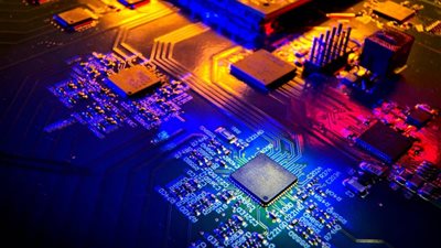 بعد نهاية مرحلة النفط.. كيف تراهن السعودية والإمارات على الذكاء الاصطناعي؟