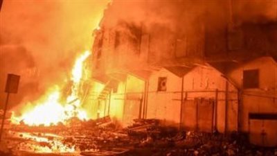 حريق هائل يلتهم مخرن مواد غذائية بالمنطقة الصناعية بأبو رواش