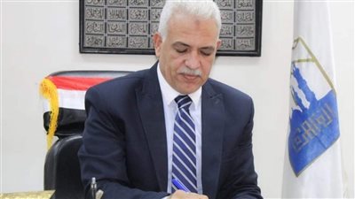 مدير تعليم القاهرة يتابع غرفة عمليات امتحانات الثانوية العامة 