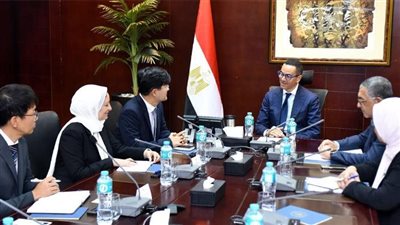 وزير الاستثمار يبحث مع شركة سامسونج للإلكترونيات خطط توسعها بمصر