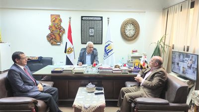 مدير «تعليم القاهرة» يناقش استعدادات العام الدراسي الجديد مع موجهى عموم التجريبيات