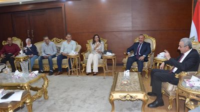 تفاصيل اجتماع محافظ الغربية مع مسؤول كبير بالشركة المصرية للاتصالات 