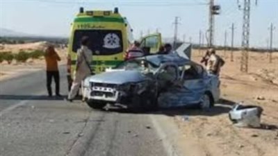 مصرع شاب وإصابة مسنة في حادث انقلاب سيارة على الطريق بسوهاج