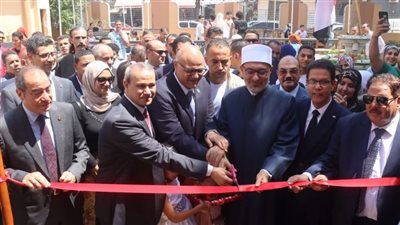 احتفالا بالعيد القومي.. مفتي الجمهورية ومحافظ القليوبية يفتتحان معرض دار المعارف بالقليوبية
