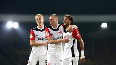 عمر مرموش يقود هجوم أينتراخت فرانكفورت لمواجهة هوفنهايم في الدوري الألماني 