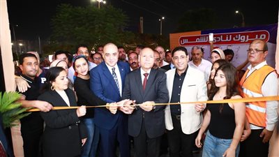 محافظ القاهرة يفتتح حمام سباحة سيدات نادي الشمس