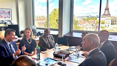 وزير التربية والتعليم يبحث مع اليونسكو مستجدات التحول الرقمي في محو الأمية 