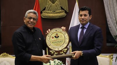 وزير الشباب والرياضة يبحث التعاون مع الإعلامي محمود سعد لإطلاق برنامج الاختراعات