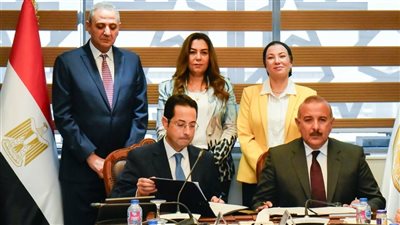 بحضور وزيرتي البيئة والتنمية المحلية.. تفاصيل توقيع عقد إدارة وتشغيل مصنع تدوير المخلفات الصلبة 