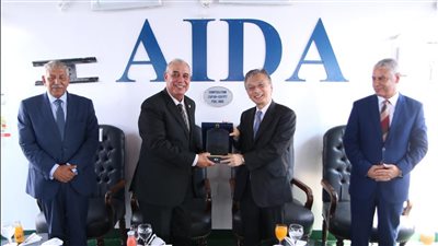 سفير اليابان يزور سفينة التدريب عايدة 4.. ويؤكد حرص بلاده على التعاون مع الدول الأفريقية