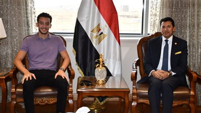 وزير الرياضة يلتقي البطل الأولمبي محمد السيد لبحث برامج الإعداد للمرحلة القادمة