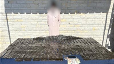 مكافحة المخدرات تضبط تاجر الكيف قبل ترويج 325 طربة «حشيش» بمطروح