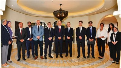 وزير الطيران المدني يلتقي بوفد رفيع المستوى من المملكة المتحدة لبحث سبل التعاون المشترك 