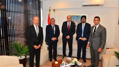 وزير الطيران المدني يبحث مع رئيس شركة بوينج ونائب رئيس المبيعات بمنطقة الشرق الأوسط تعزيز نطاق الشراكة بين الجانبين 