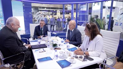 رئيس الشركة القابضة لمصر للطيران يلتقى برئيس تحالف ستار العالمي