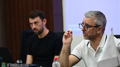 بابا فاسيليو يجتمع بالجهاز الفني والطبي استعدادا لانطلاق الموسم الجديد