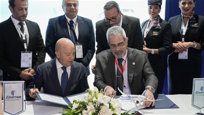 خلال فاعليات معرض مصر الدولي للطيران والفضاء.. مصرللطيران توقع ميثاق القيادة في مجال السلامة