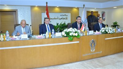 بالصور.. وزير التموين يتفقد الشركة القابضة للصناعات الغذائية