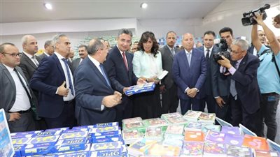 وزير التموين ومحافظ القاهرة يفتتحان معرض «أهلا مدارس» بالسواح