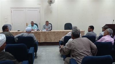 رئيس الزينية بالأقصر يبحث شكاوى المواطنين 