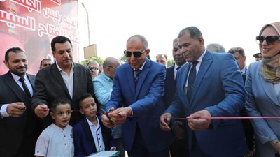 محافظ المنيا يفتتح معرض 