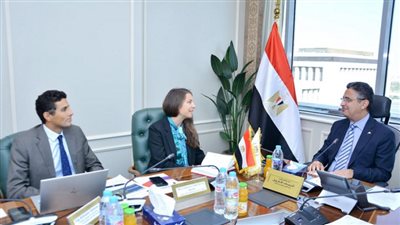 وزير التموين يبحث مع الوكالة الفرنسية للتنمية زيادة السعات التخزينية لصوامع القمح