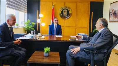 وزير الاستثمار يبحث مع الغرف التجارية تنمية الصادرات 