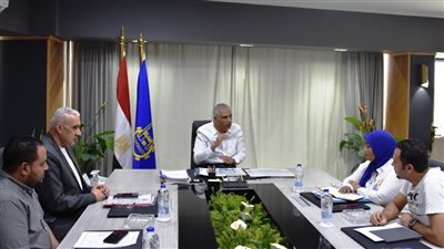 محافظ أسوان يتابع جهود إنهاء إجراءات التصالح في مخالفات البناء