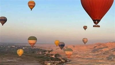 ربع قرن من الزمان.. البالون الطائر بالأقصر قصة مغامرة يعشقها سياح العالم