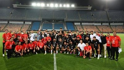 ممر شرفى وهدايا.نجوم أولمبياد باريس فى تدريب منتخب مصر 