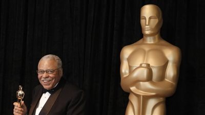 وفاة الممثل الأمريكي جيمس إيرل جونز عن عمر يناهز 93 عامًا