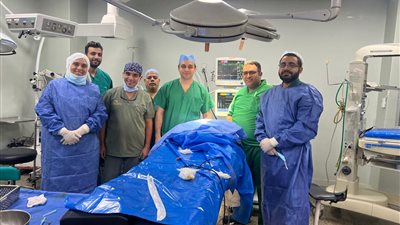  الفريق الطبي بمستشفى المطرية التعليمي يجري جراحة نادرة