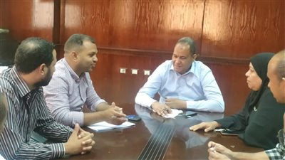 رئيس مدينة إسنا يناقش نسب تنفيذ مشروعات 