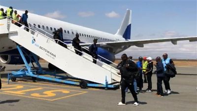 بعد نهاية أزمة الطيران.. منتخب بوتسوانا يصل مطار بلاده لمواجهة الفراعنة