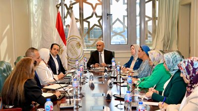 وزير التعليم يبحث مع مؤسسة «حياة كريمة» تعزيز أوجه التعاون