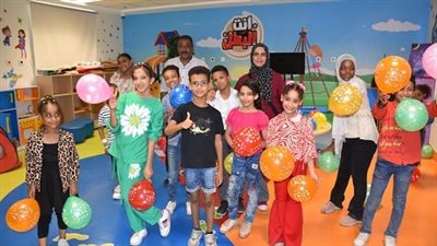 المكتبة المتنقلة بالأقصر تدعم الأطفال مرضى الأورام فى الصعيد (صور)