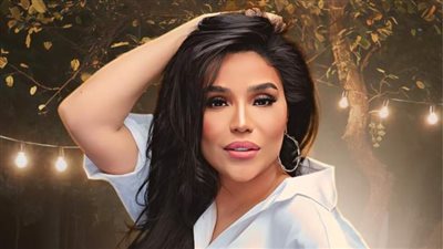 بهذه الطريقة.. أمينة ترد على منتقدى تصرفها مع عامل في فرقتها