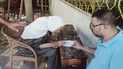 عمره 103 أعوام.. قصة أكبر دارس بفصول برنامج « لا أمية مع تكافل» 