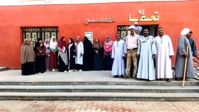 محافظ أسوان يستجيب لمطالب أهالى قرية الرديسية