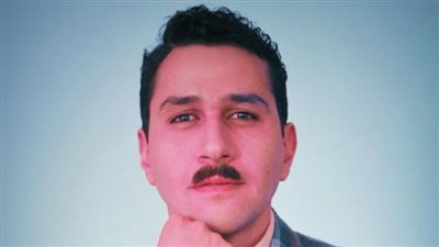 بعد هجومه عليهم.. علي الطيب يعتذر لصناع مسلسل 