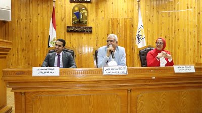  مدير تعليم القاهرة يشدد على ضرورة الالتزام بسرعة مستحقات المعلمين والمستعان بهم الحصة