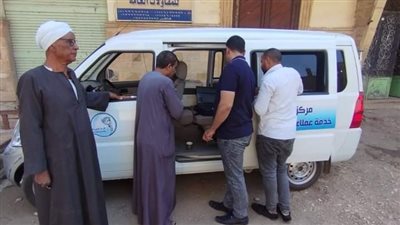 سيارة خدمة العملاء المتنقلة تواصل أعمالها في الأقصر (صور)